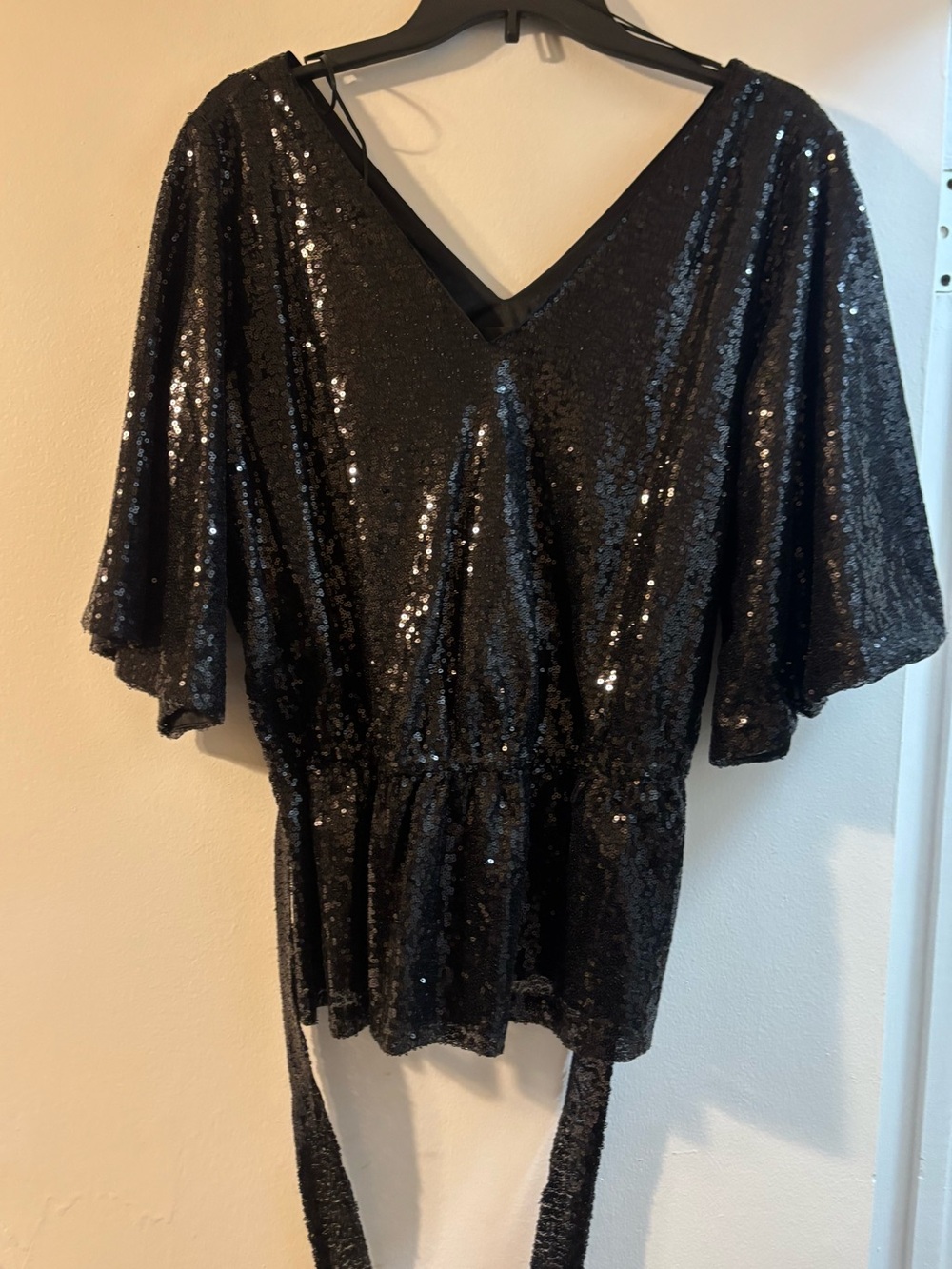 BOLD elements Black Sequined V-Neck Peplum Top